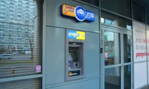 Bankomat Euronet, idealny do wypłaty gotówki z konta Credit Agricole. Wygodnie i szybko.