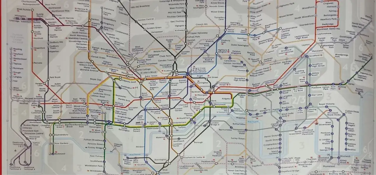 Mapa metra w Londynie pokazuje 9 linii.